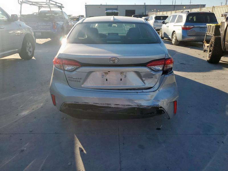 5YFB4MDE8PP012293 - 2023 TOYOTA COROLLA LE Silber Foto 6