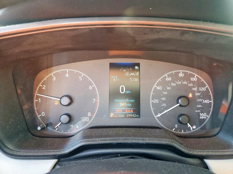 5YFB4MDE8PP012293 - 2023 TOYOTA COROLLA LE Silber Foto 9