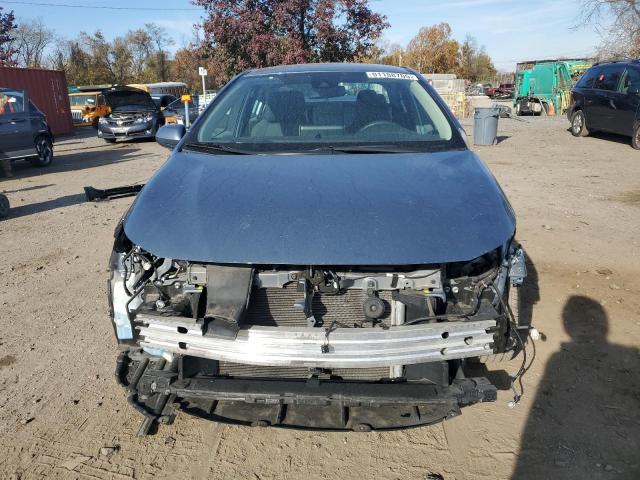 5YFEPRAEXLP061883 - 2020 TOYOTA COROLLA LE BLUE photo 5