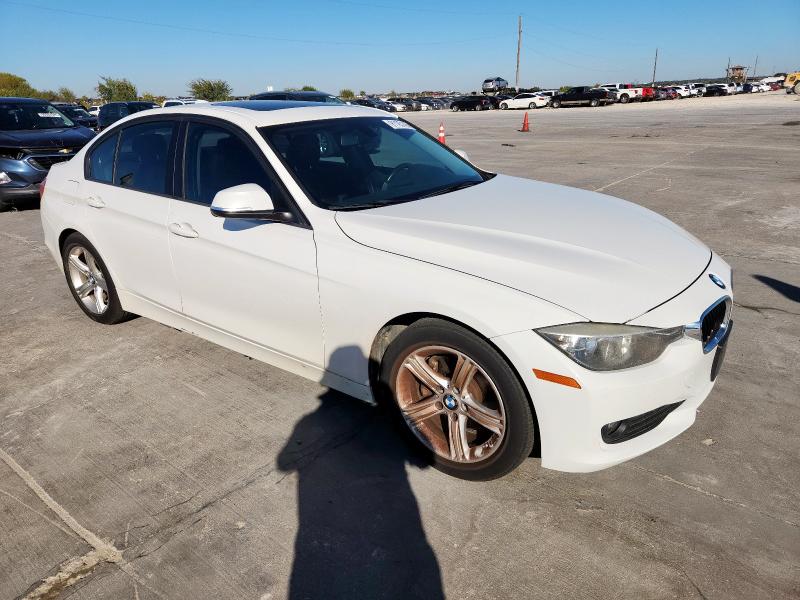 WBA3C3G53FNS73157 - 2015 BMW 320 I XDRIVE WHITE photo 4