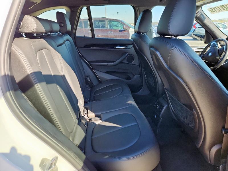 WBXHU7C39J5H40498 - 2018 BMW X1 SDRIVE28I WHITE photo 11