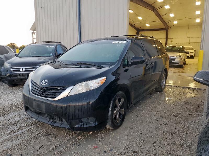 2017 TOYOTA SIENNA LE, 
