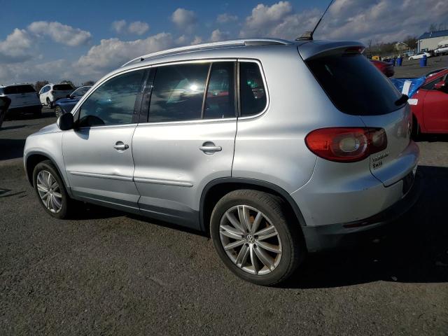 WVGBV7AX2BW533588 - 2011 VOLKSWAGEN TIGUAN S SILVER photo 2