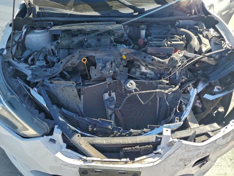 3N1AB7AP2JL662818 - 2018 NISSAN SENTRA S WHITE photo 11