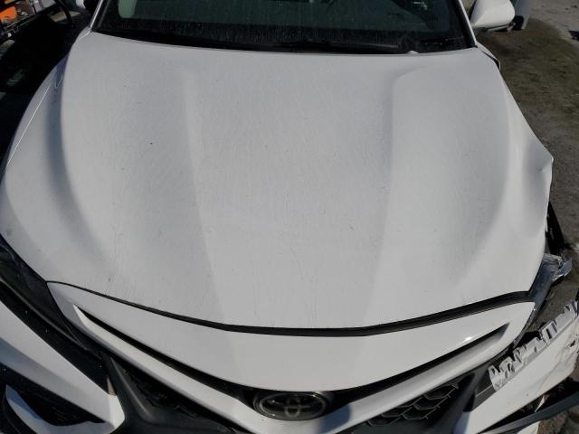 4T1T11AKXPU839572 - 2023 TOYOTA CAMRY SE NIGHT SHADE WHITE photo 11