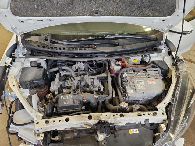 JTDKDTB36J1614648 - 2018 TOYOTA PRIUS C Biały zdjęcie 12