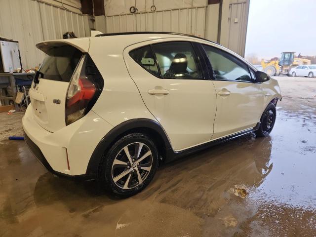 JTDKDTB36J1614648 - 2018 TOYOTA PRIUS C Biały zdjęcie 3