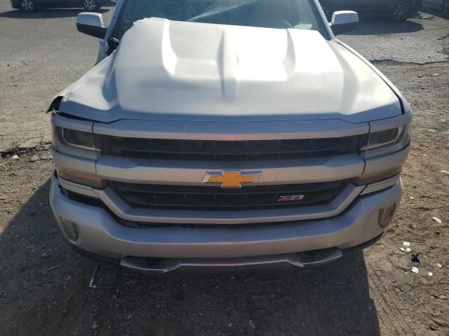 3GCUKREC3JG540975 - 2018 CHEVROLET SILVERADO K1500 LT 银色 照片 11