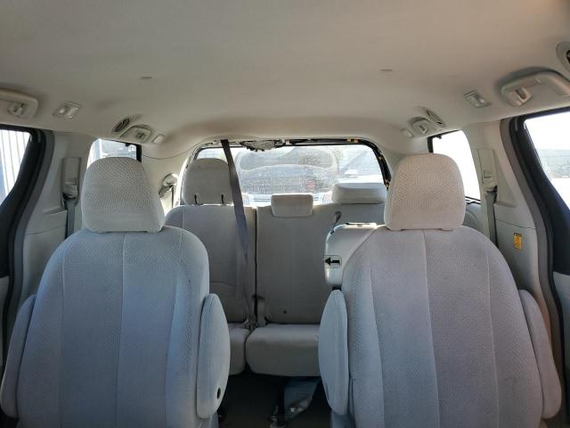 5TDKK3DC5DS323908 - 2013 TOYOTA SIENNA LE 银色 照片 10