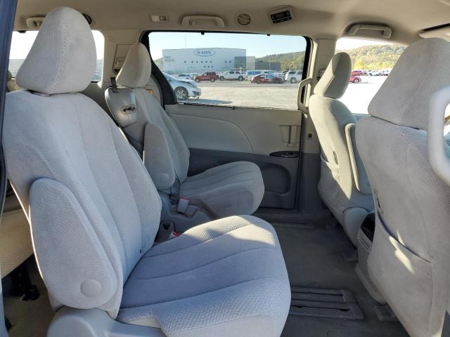 5TDKK3DC5DS323908 - 2013 TOYOTA SIENNA LE 银色 照片 11