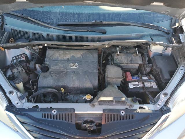 5TDKK3DC5DS323908 - 2013 TOYOTA SIENNA LE 银色 照片 12