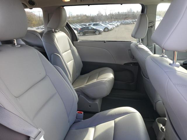 5TDDZ3DC9KS227832 - 2019 TOYOTA SIENNA XLE BLUE photo 11