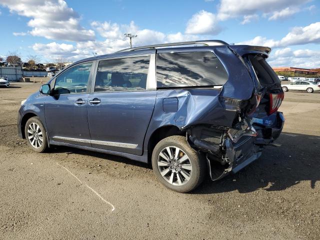 5TDDZ3DC9KS227832 - 2019 TOYOTA SIENNA XLE BLUE photo 2
