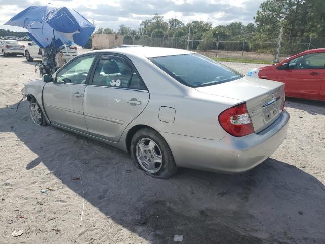 4T1BF30K82U020143 - 2002 TOYOTA CAMRY LE SILVER photo 2