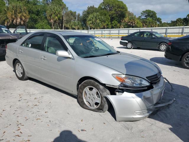 4T1BF30K82U020143 - 2002 TOYOTA CAMRY LE SILVER photo 4