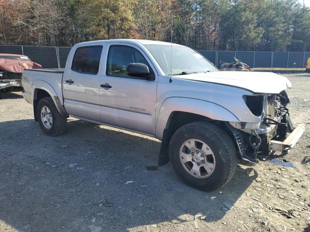 3TMLU4EN8BM063649 - 2011 TOYOTA TACOMA DOUBLE CAB Argent photo 4