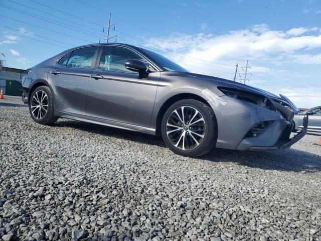 4T1B11HK0JU109176 - 2018 TOYOTA CAMRY L GRAY photo 4