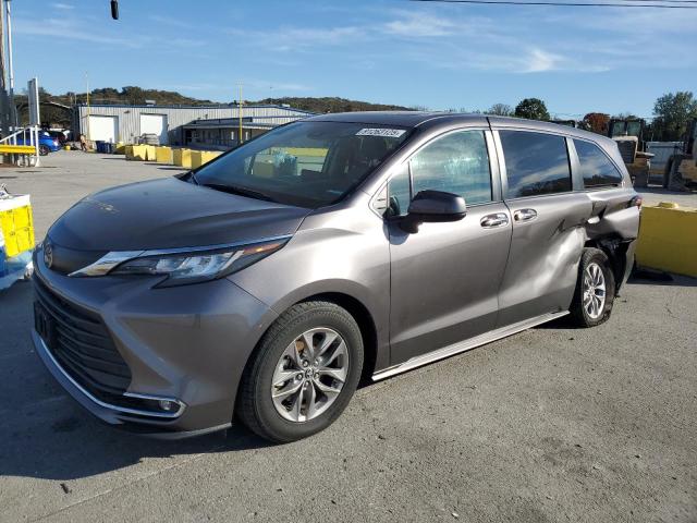 2022 TOYOTA SIENNA XLE, 