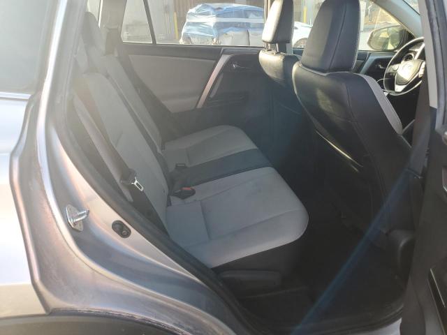 JTMDFREV7JJ219428 - 2018 TOYOTA RAV4 LIMITED فضي صورة 11