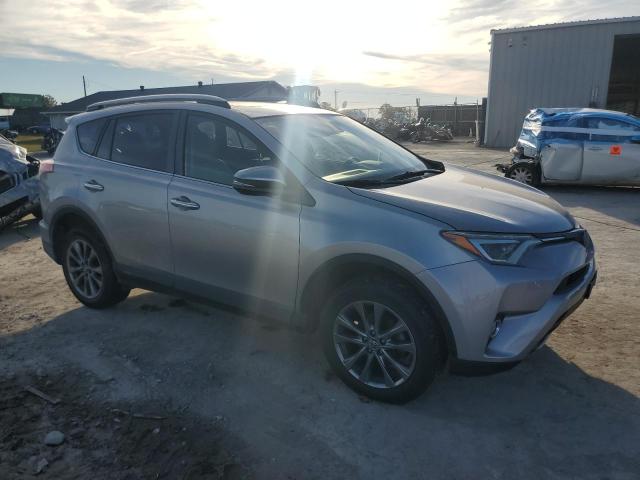 JTMDFREV7JJ219428 - 2018 TOYOTA RAV4 LIMITED فضي صورة 4