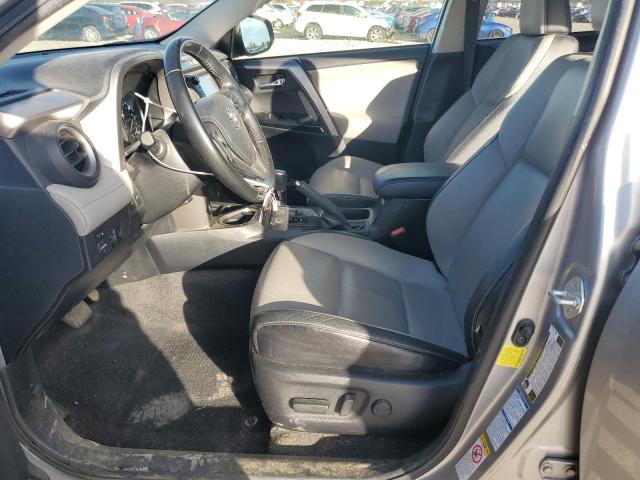 JTMDFREV7JJ219428 - 2018 TOYOTA RAV4 LIMITED فضي صورة 7