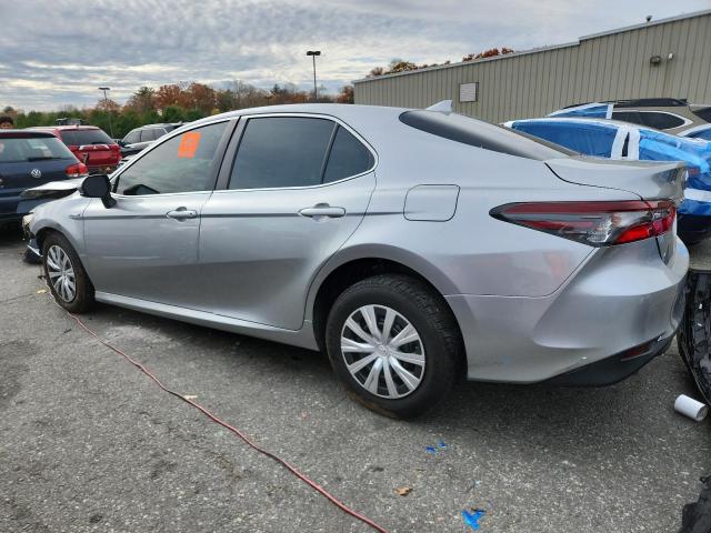 4T1C31AK4MU552203 - 2021 TOYOTA CAMRY LE SILVER photo 2