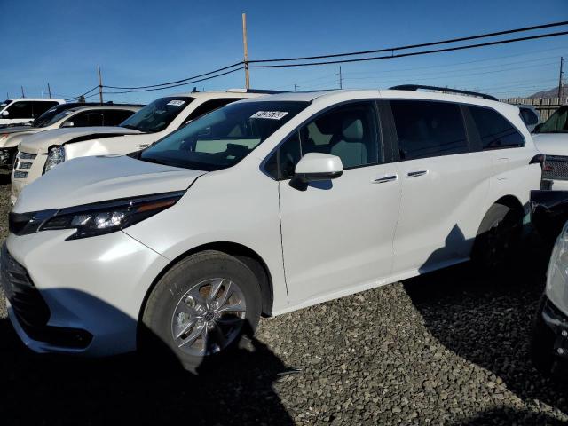 2025 TOYOTA SIENNA XLE, 