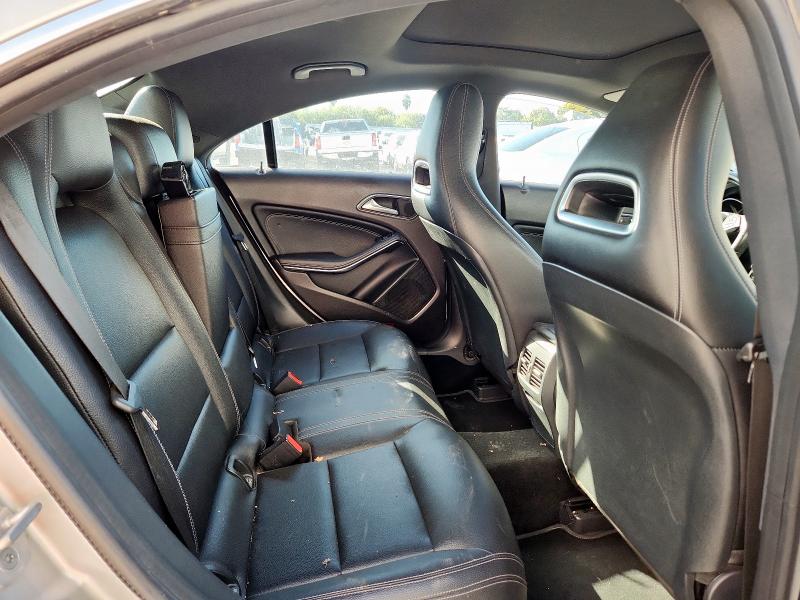 WDDSJ4EB2JN570731 - 2018 MERCEDES-BENZ CLA 250 银色 照片 10