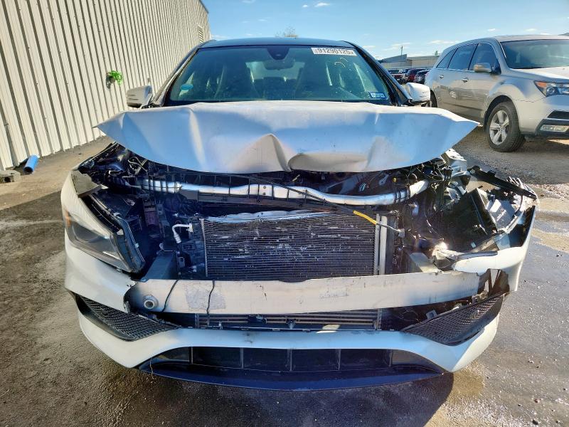 WDDSJ4EB2JN570731 - 2018 MERCEDES-BENZ CLA 250 银色 照片 5