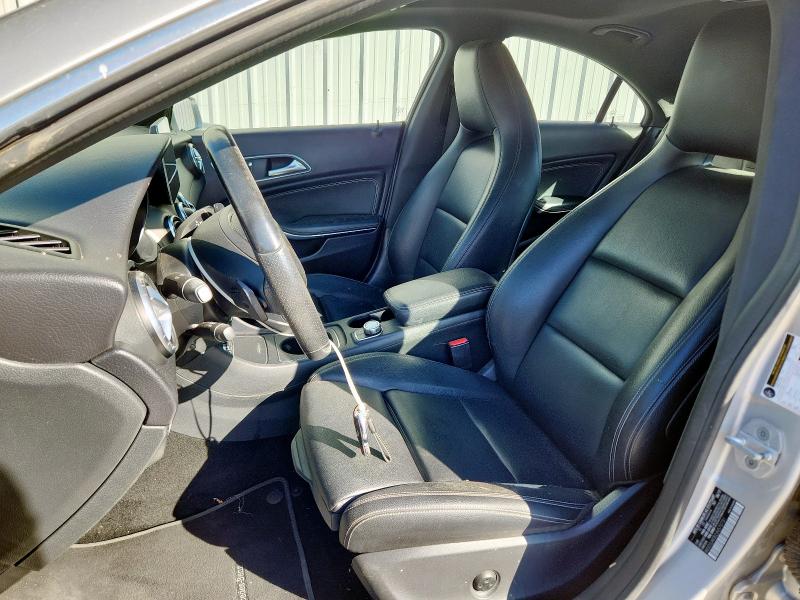 WDDSJ4EB2JN570731 - 2018 MERCEDES-BENZ CLA 250 银色 照片 7