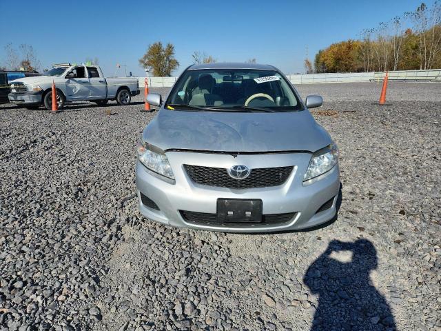 JTDBL40E499045874 - 2009 TOYOTA COROLLA BASE Silber Foto 5