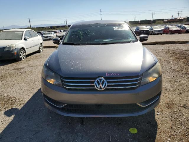 1VWAP7A38DC021584 - 2013 VOLKSWAGEN PASSAT S فحمي صورة 5