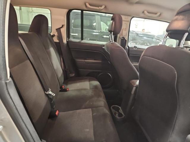 1C4NJPBB9FD211208 - 2015 JEEP PATRIOT SPORT SILVER photo 11