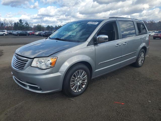 2013 CHRYSLER TOWN & COU TOURING L, null