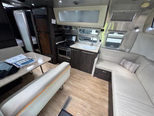 1STJFYM2XJJ541356 - 2018 AIRSTREAM INTERL28RB SILVER photo 7