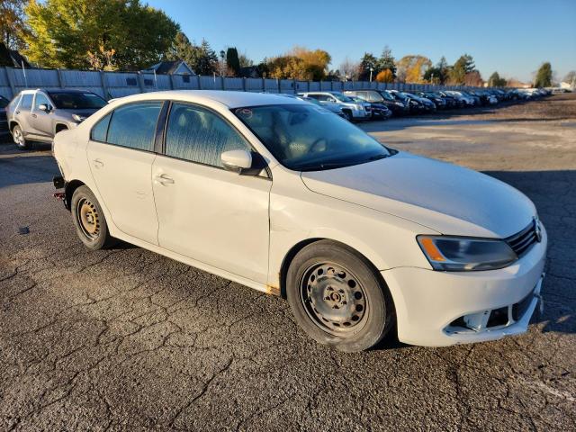 3VWDX7AJ0BM388096 - 2011 VOLKSWAGEN JETTA SE WHITE photo 4