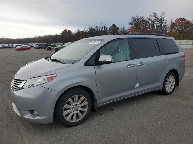 2014 TOYOTA SIENNA XLE, 