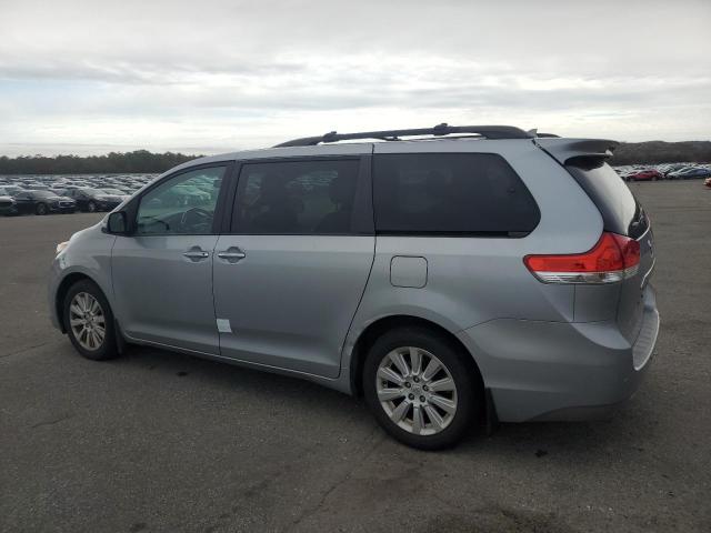 5TDDK3DC8ES075308 - 2014 TOYOTA SIENNA XLE 银色 照片 2