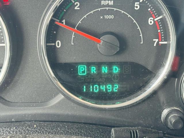 1J4BA5H17BL593450 - 2011 JEEP WRANGLER U SAHARA წითელი ფოტო 8