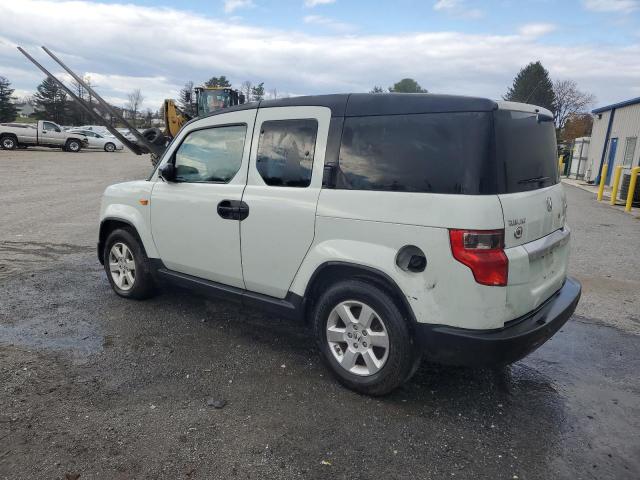 5J6YH2H79AL007404 - 2010 HONDA ELEMENT EX WHITE photo 2