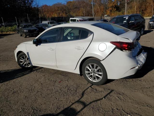 JM1BN1U79H1100112 - 2017 MAZDA 3 SPORT WHITE photo 2