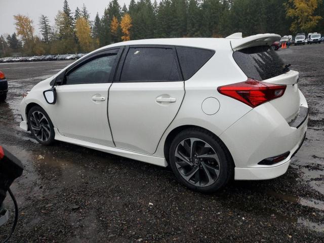 JTNKARJE7JJ564398 - 2018 TOYOTA COROLLA IM WHITE photo 2