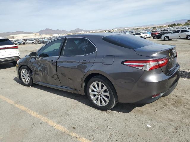 4T1B11HK3JU625726 - 2018 TOYOTA CAMRY L GRAY photo 2