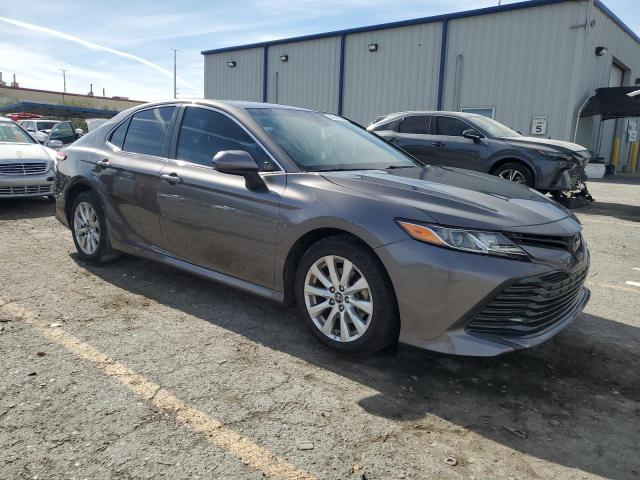 4T1B11HK3JU625726 - 2018 TOYOTA CAMRY L GRAY photo 4