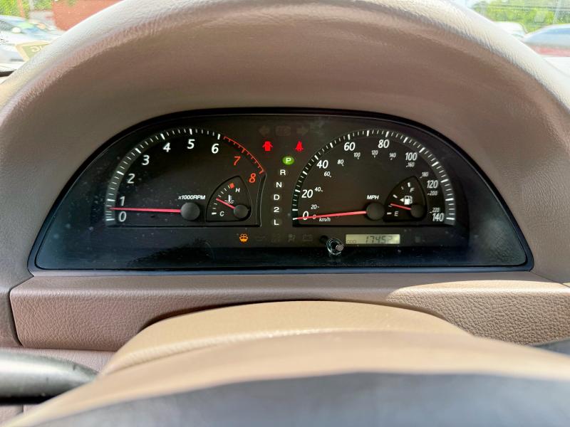 4T1BE32K52U027812 - 2002 TOYOTA CAMRY LE WHITE photo 8