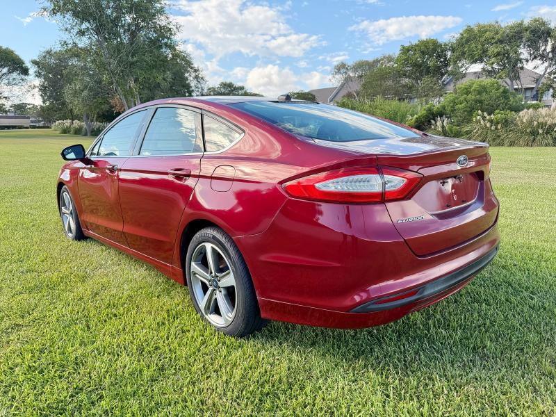 3FA6P0H71FR164038 - 2015 FORD FUSION SE RED photo 3