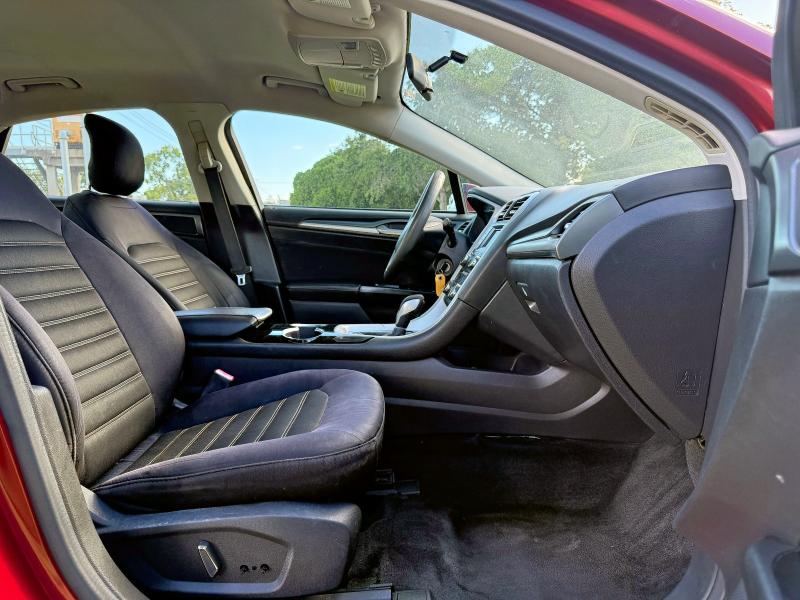 3FA6P0H71FR164038 - 2015 FORD FUSION SE RED photo 5