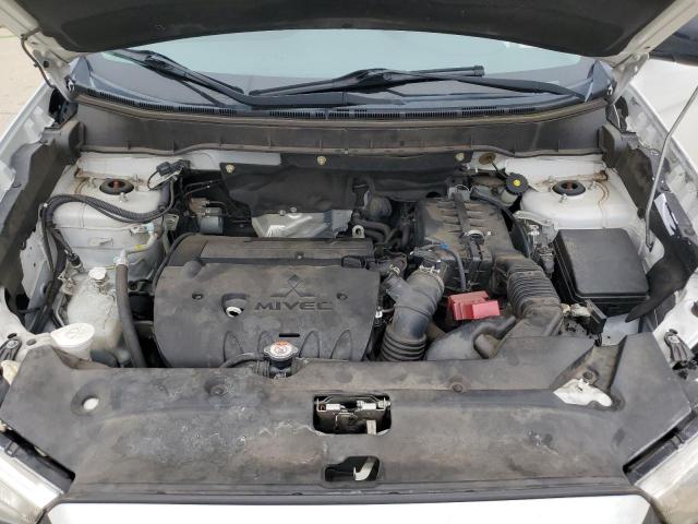 JA4AP3AU1KU030603 - 2019 MITSUBISHI OUTLANDER ES Blanc photo 12