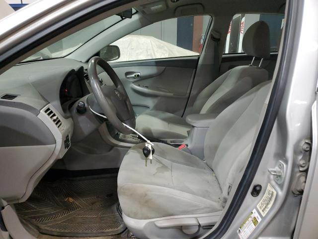1NXBU4EEXAZ369088 - 2010 TOYOTA COROLLA BASE SILVER photo 7