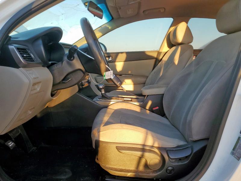 5XXGT4L39JG257869 - 2018 KIA OPTIMA LX Weiß Foto 7